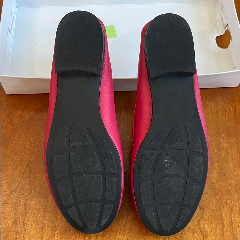 Naturalizer Simmons Coral Pink Leather Loafers w/Cushioned Suede Insoles.  7.5W - Picture 5 of 10